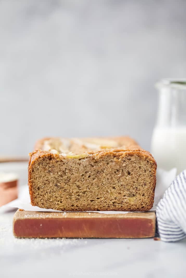 The Best Almond Flour Banana Bread Ever 一条杏仁面粉香蕉面包,去掉一片