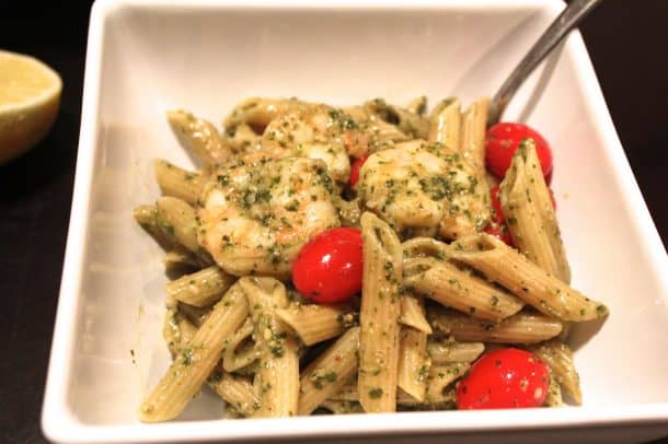 Shrimp Pesto Pasta 一碗香蒜沙司配虾和圣女果