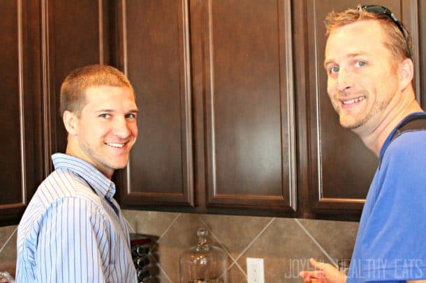 Morsels of Joy: Mother's Day 我的哥哥和丈夫在厨房准备食物