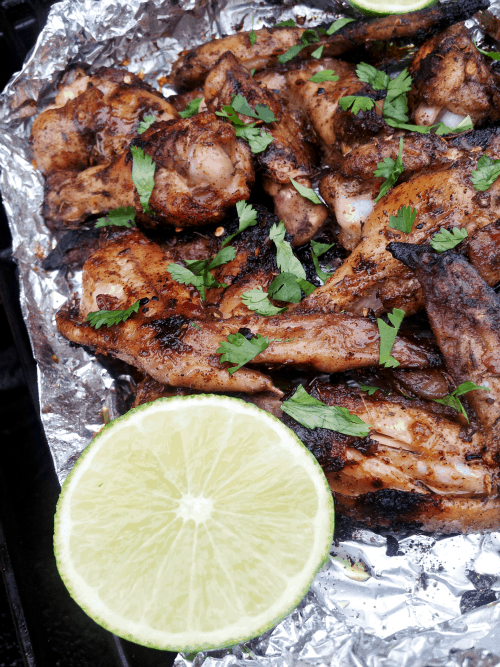 The Best 4th of July Grilling Recipes 用铝箔袋煎鸡翅,加入半个青柠