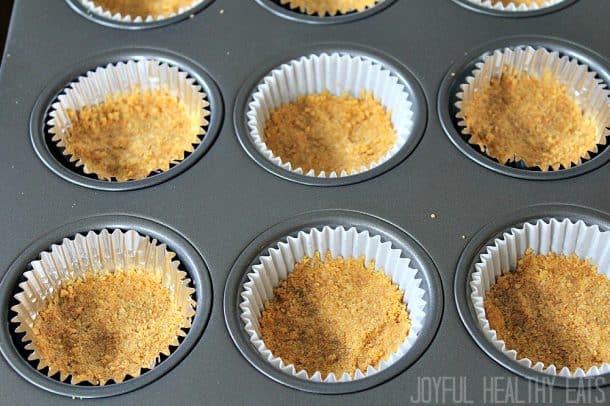 Easy to make Mini Cheesecake Key Lime Pie Bites, done in 30 minutes. The perfect bite size dessert!| joyfulhealthyeats.com #recipes 简单的迷你芝士蛋糕酸橙派,30分钟即可完成。完美的一口大小的甜点!|JoyfulHealthYeats.com.#recipes