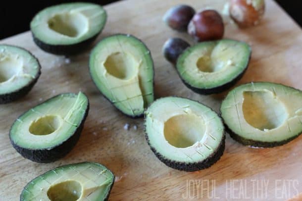 Avocado Crostini Cored鳄梨的图象