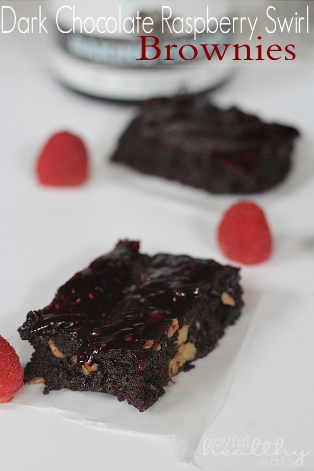 Dark Chocolate Raspberry Swirl Brownies #brownie #darkchocolate #raspberry #dessert #coconutoil 黑巧克力覆盆子漩涡果仁棕色用新鲜的覆盆子