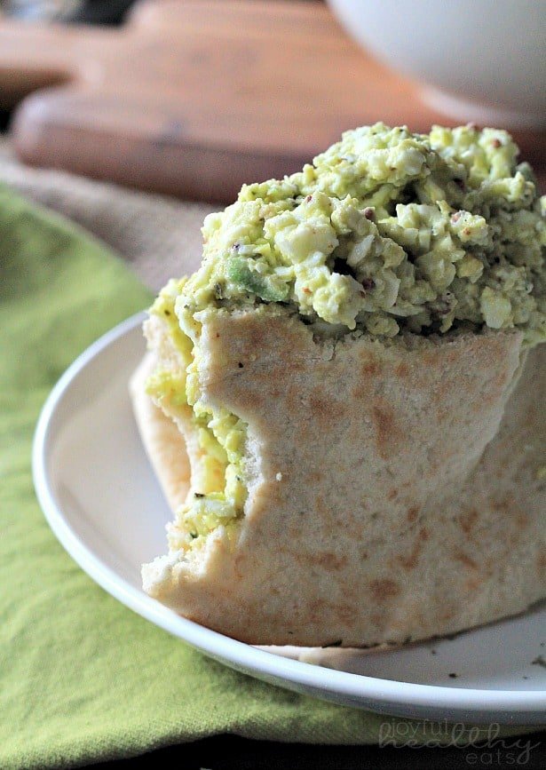 Avocado Egg Salad 吃了两口的牛油果鸡蛋沙拉三明治