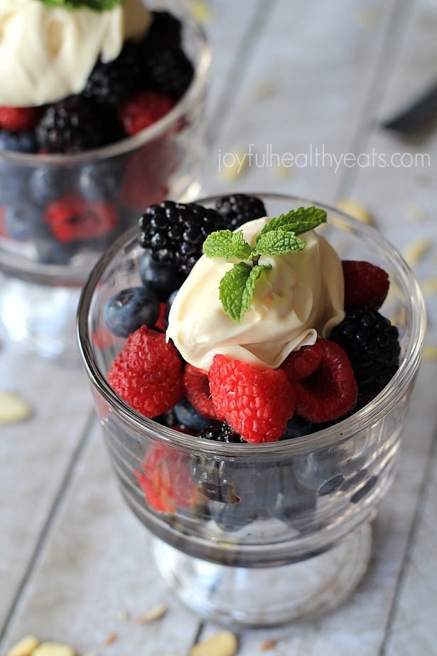 Mixed Berries with Honey Maple Mascarpone #healthydessert #summerbbq #light #fresh #berries 浆果加蜂蜜枫糖马斯卡彭干酪#健康甜点#夏日烧烤#清淡#新鲜#浆果