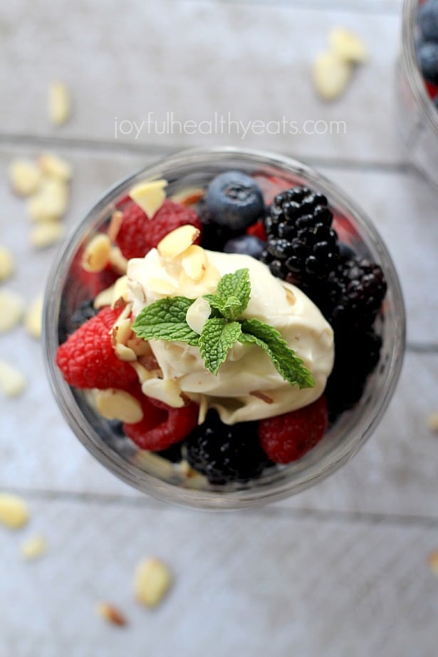 Mixed Berries with Honey Maple Mascarpone #healthydessert #summerbbq #light #fresh #berries 浆果加蜂蜜枫糖马斯卡彭干酪#健康甜点#夏日烧烤#清淡#新鲜#浆果