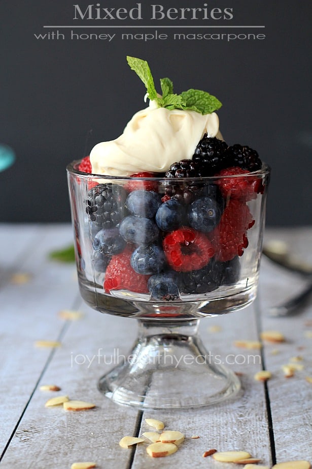 Mixed Berries with Honey Maple Mascarpone #healthydessert #summerbbq #light #fresh #berries 浆果加蜂蜜枫糖马斯卡彭干酪#健康甜点#夏日烧烤#清淡#新鲜#浆果