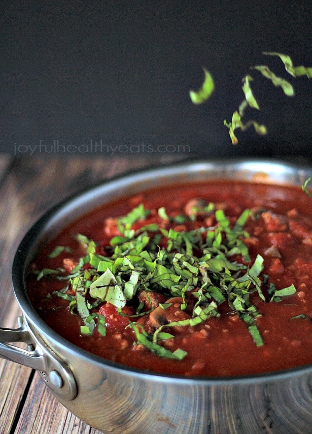 A healthy 30 minute meal that is Gluten Free & Paleo ... Zucchini Noodles w/ Meat Mushroom Tomato Sauce | m.albarakaa.com 健康的30分钟餐,含有麸质和古地...西葫芦面条W /肉蘑菇番茄酱|m.albarakaa.com.