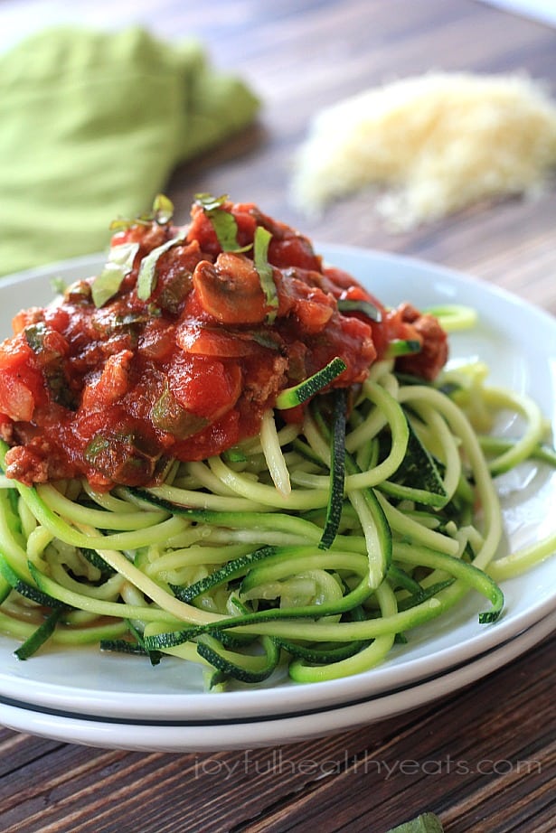 A healthy 30 minute meal that is Gluten Free & Paleo ... Zucchini Noodles w/ Meat Mushroom Tomato Sauce | m.albarakaa.com 健康的30分钟餐,含有麸质和古地...西葫芦面条W /肉蘑菇番茄酱|m.albarakaa.com.