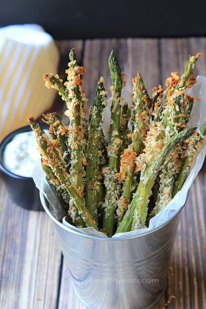A healthy alternative to French Fries... Baked Asparagus Fries with Lemon Herb Aioli | m.albarakaa.com 薯条的健康替代品…烤芦笋薯条配柠檬香草蒜泥蛋黄酱| m.albarakaa.com