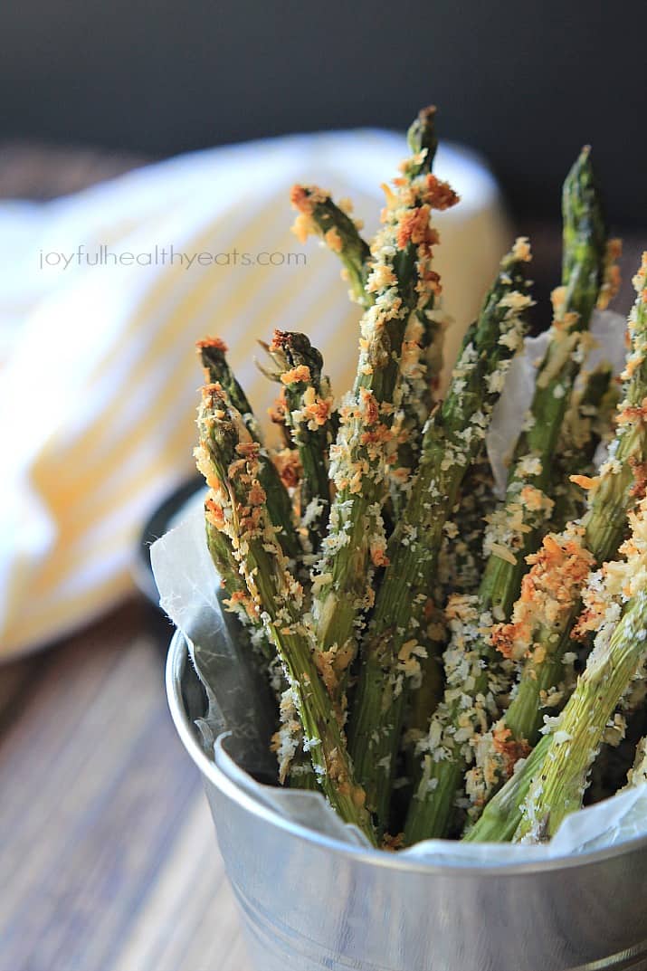A healthy alternative to French Fries... Baked Asparagus Fries with Lemon Herb Aioli | m.albarakaa.com 金属杯烤芦笋薯条