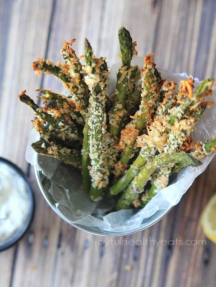 A healthy alternative to French Fries... Baked Asparagus Fries with Lemon Herb Aioli | m.albarakaa.com 薯条的健康替代品…烤芦笋薯条配柠檬香草蒜泥蛋黄酱| m.albarakaa.com