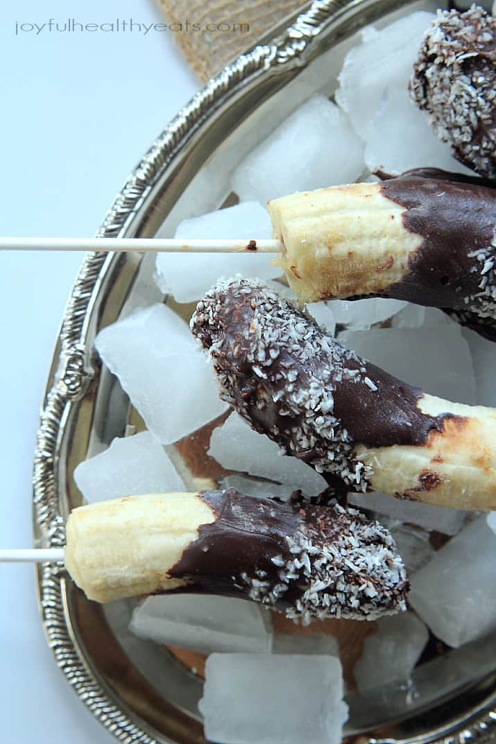 Cool down this summer with these healthy Chocolate Peanut Butter Popsicles with Coconut | www.joyfulhealthyeats .com 这个夏天用这些健康的巧克力花生酱椰子冰棍来降温吧www.joyfulhealthyeats .com