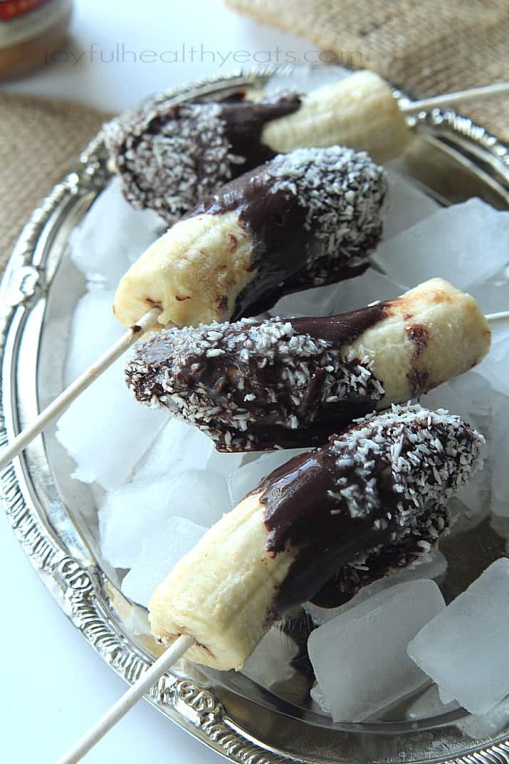 Cool down this summer with these healthy Chocolate Peanut Butter Popsicles with Coconut | www.joyfulhealthyeats .com 这个夏天用这些健康的巧克力花生酱椰子冰棍来降温吧www.joyfulhealthyeats .com