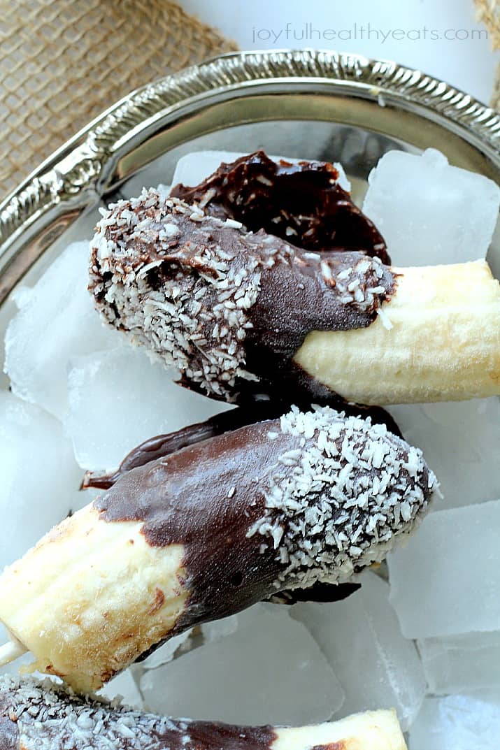 Cool down this summer with these healthy Chocolate Peanut Butter Popsicles with Coconut | www.joyfulhealthyeats .com 这个夏天用这些健康的巧克力花生酱椰子冰棍来降温吧www.joyfulhealthyeats .com