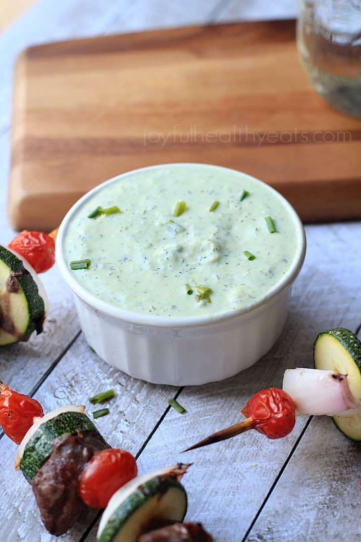 One of my favorite Grilling Recipes done in 30 minutes! Grilled Beef Kabobs with Avocado Cucumber Tzatziki #glutenfree #beef 一碗牛油果黄瓜酸奶配烤牛肉串
