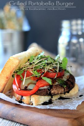 The Most Popular Recipes of Joyful Healthy Eats 2014 | m.albarakaa.com | #mostpinned #healthy #recipes #food 烤portabella汉堡与红辣椒和greens on a bun