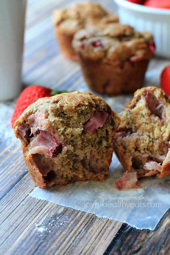 Moist Whole Wheat Strawberry Banana Muffins | m.albarakaa.com Moist Whole Wheat Strawberry Banana Muffins | m.albarakaa.com
