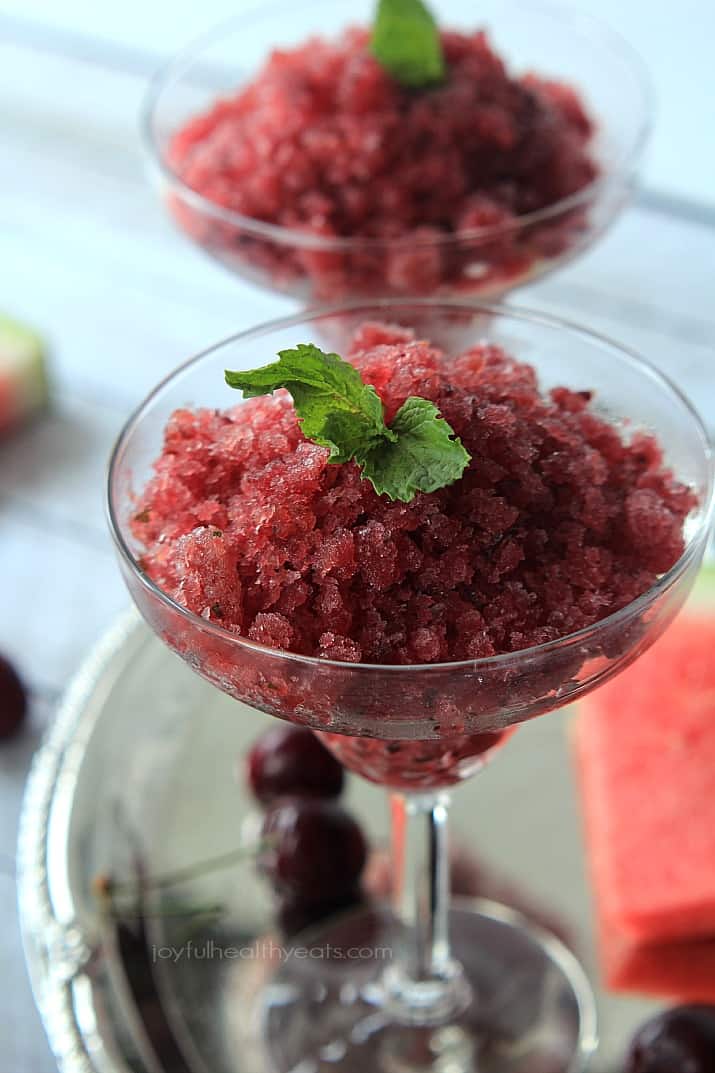 4 Ingredient Cherry Watermelon Granita, a light, sweet, and healthy dessert for the summer! | m.albarakaa.com 两杯樱桃西瓜格兰尼塔配薄荷