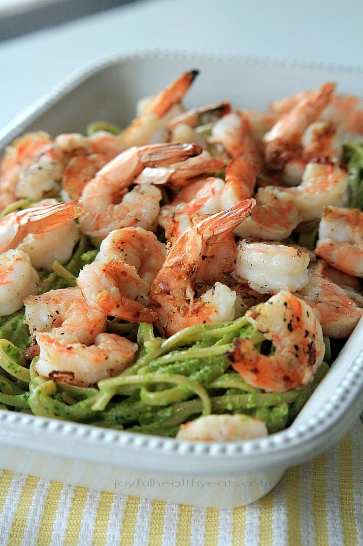 Easiest 30 minute fancy meal ever! Goat Cheese Spinach Pesto Pasta with Grilled Shrimp | m.albarakaa.com 山羊芝士菠菜香蒜沙司意面配烤虾