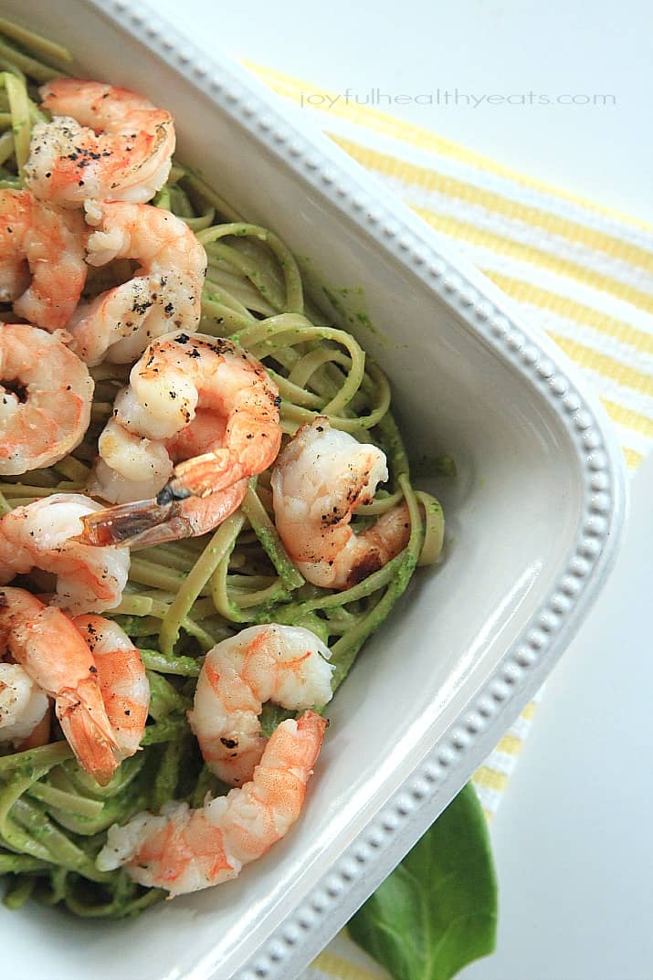 Easiest 30 minute fancy meal ever! Goat Cheese Spinach Pesto Pasta with Grilled Shrimp | m.albarakaa.com 山羊芝士菠菜香蒜沙司意面,配烤虾