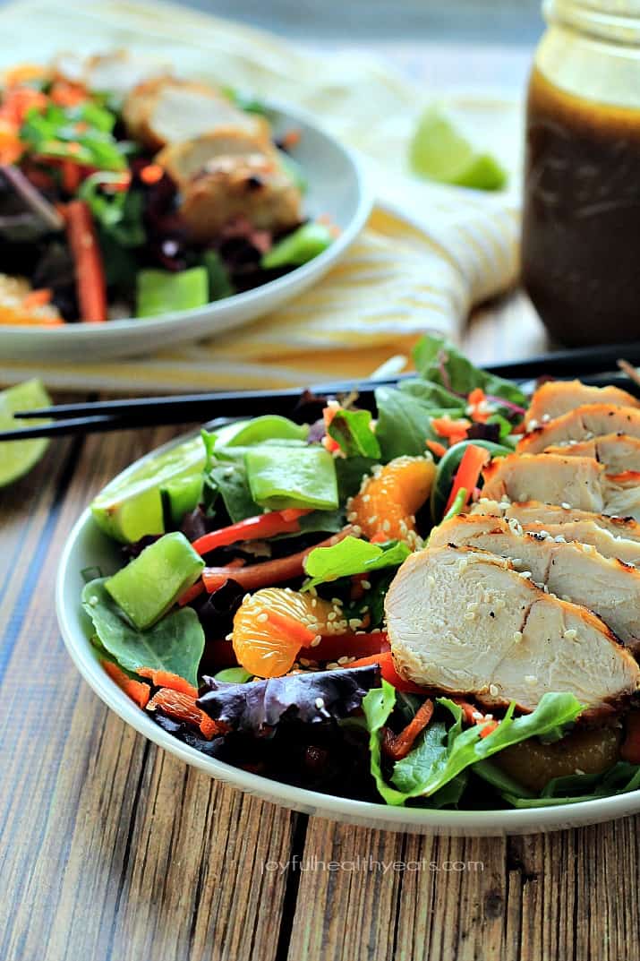 Skip the take-out make this healthy Asian Chicken Salad with Sesame Ginger Dressing in less than 30 minutes! | m.albarakaa.com 不用叫外卖,不到30分钟就能做出这道健康的亚洲鸡肉沙拉,芝麻姜酱!| m.albarakaa.com