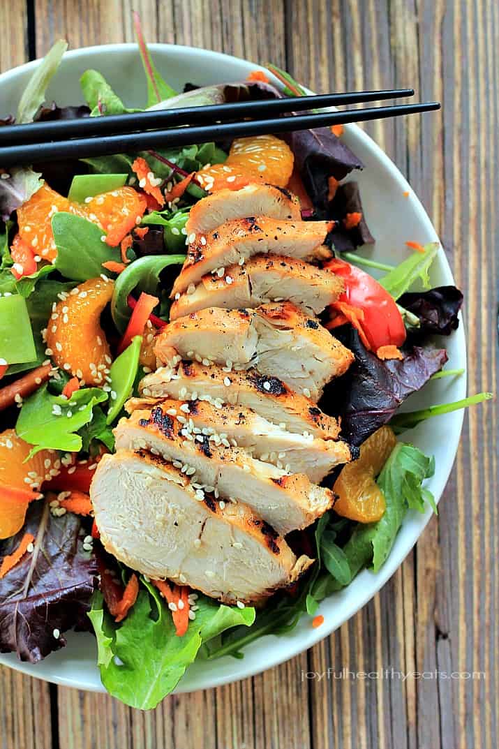 Skip the take-out make this healthy Asian Chicken Salad with Sesame Ginger Dressing in less than 30 minutes! | m.albarakaa.com 不用叫外卖,不到30分钟就能做出这道健康的亚洲鸡肉沙拉,芝麻姜酱!| m.albarakaa.com