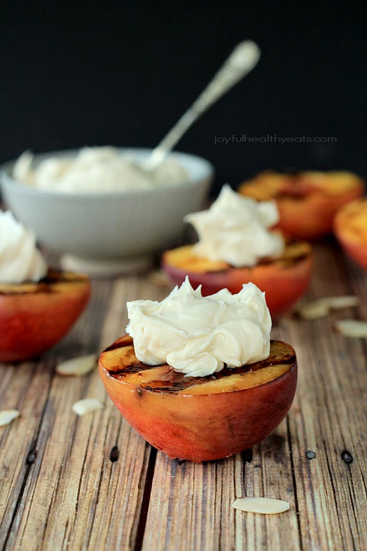 The perfect guilt free late night sweet fix... Grilled Peaches with Maple Honey Mascarpone Cheese | m.albarakaa.com 烤桃子配枫蜜马斯卡彭奶酪