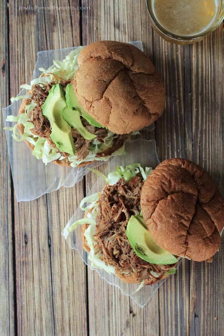 Honey Balsamic Pulled Pork Sandwiches ... the ultimate game day food! |m.albarakaa.com #crockpot 蜂蜜香醋拉肉三明治…终极比赛日食物!| m.albarakaa.com克罗克电锅