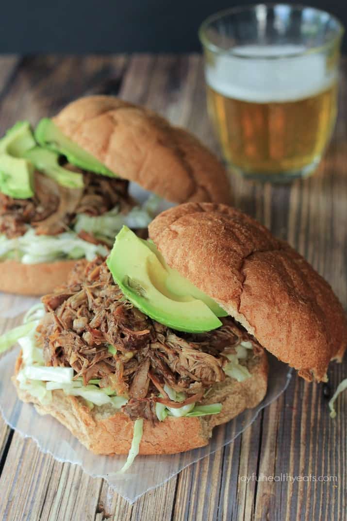 Honey Balsamic Pulled Pork Sandwiches ... the ultimate game day food! |m.albarakaa.com #crockpot 蜂蜜香醋拉肉三明治…终极比赛日食物!| m.albarakaa.com克罗克电锅