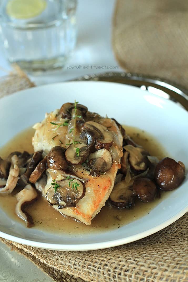 Pan Seared Chicken with a Wild Mushroom Thyme Sauce, one word... amazingness! | m.albarakaa.com #paleo #glutenfree 煎鸡配野蘑菇百里香酱,一个字…尽情的!| m.albarakaa.com #paleo #无谷蛋白