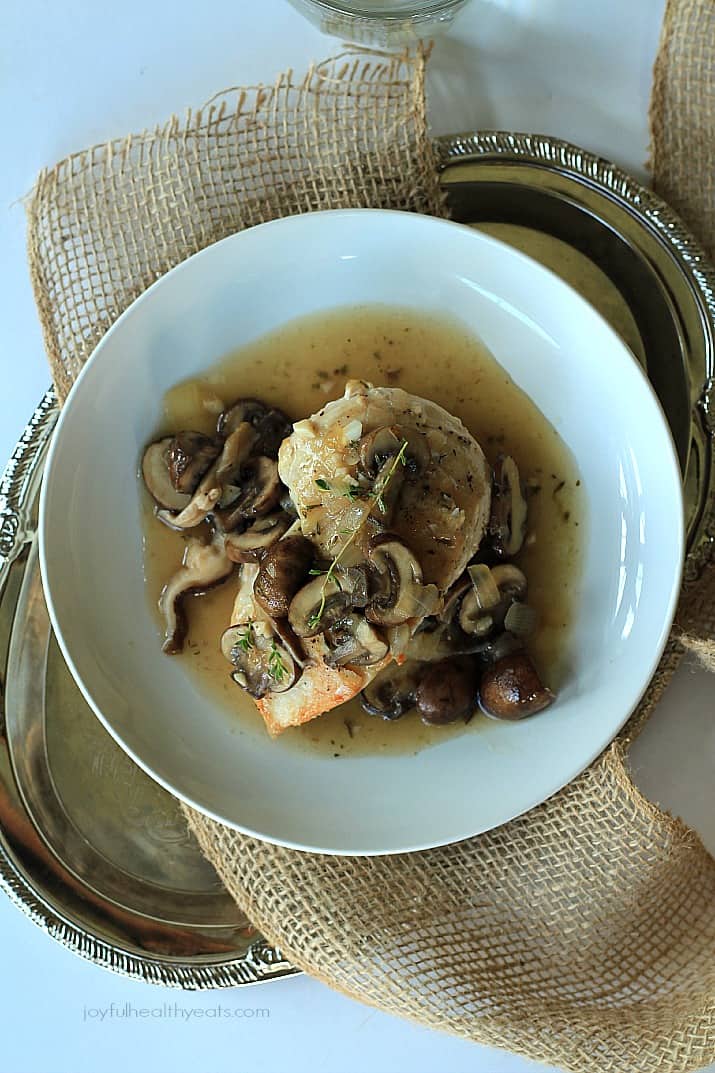 Pan Seared Chicken with a Wild Mushroom Thyme Sauce, one word... amazingness! | m.albarakaa.com #paleo #glutenfree 煎鸡配野蘑菇百里香酱,一个字…尽情的!| m.albarakaa.com #paleo #无谷蛋白
