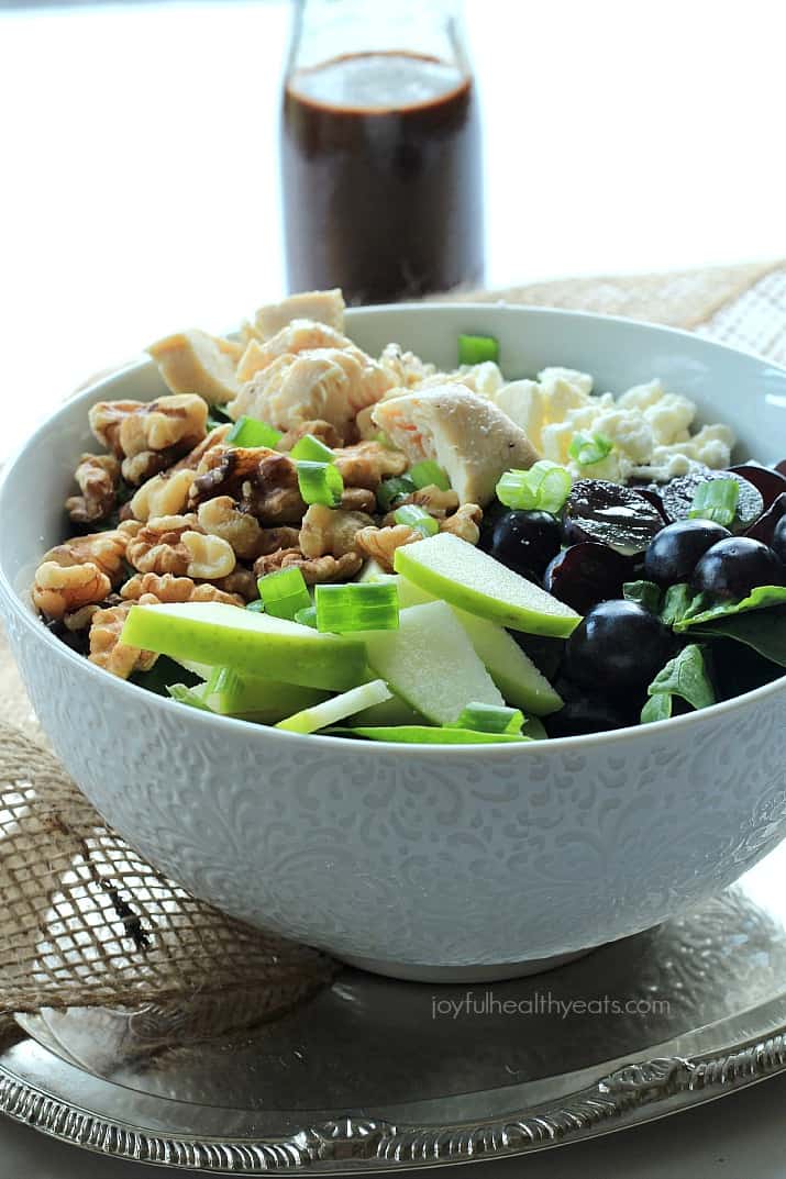 Chicken Feta Walnut Grape Chopped Salad with Balsamic Vinaigrette 一碗鸡肉羊乳酪核桃葡萄沙拉配一瓶蜂蜜香醋汁