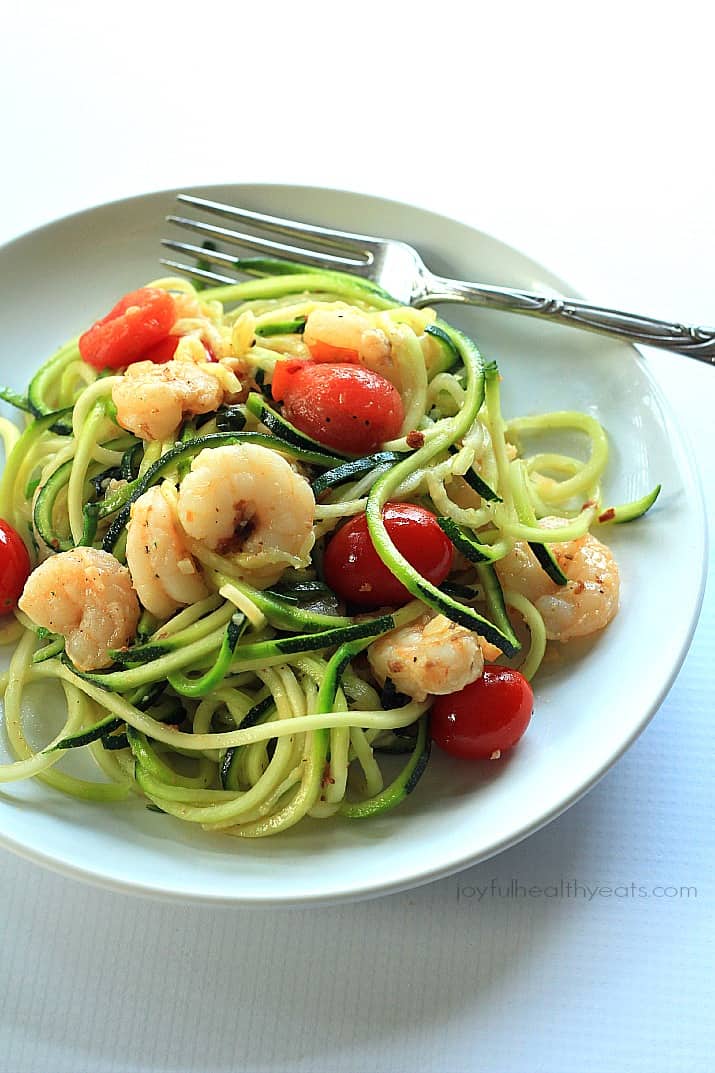 Healthy never tasted so good with this Shrimp Scampi & Zucchini Noodles, made in less than 30 minutes. | m.albarakaa.com #paleo #glutenfree 不到30分钟就能做好的西葫芦虾虾面,绝对是健康的美味。| m.albarakaa.com #旧石器时代#无麸质
