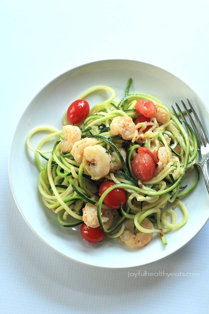Healthy never tasted so good with this Shrimp Scampi & Zucchini Noodles, made in less than 30 minutes. | m.albarakaa.com #paleo #glutenfree 不到30分钟就能做好的西葫芦虾虾面,绝对是健康的美味。| m.albarakaa.com #旧石器时代#无麸质