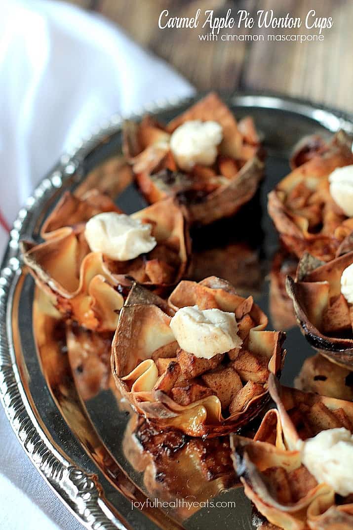 Try to stop at just one of these Caramel Apple Pie Wonton Cups with a Honey Cinnamon Mascarpone, good luck! | m.albarakaa.com 焦糖苹果派云吞杯配肉桂马斯卡彭干酪,银盘