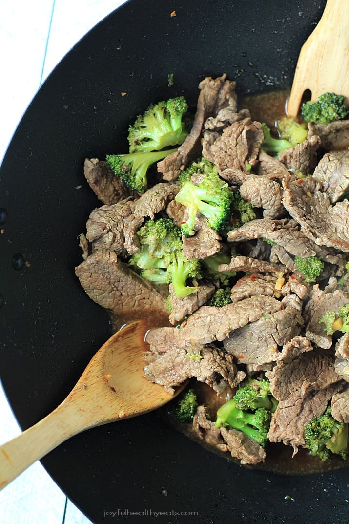 An easy to make Paleo & Gluten Free recipe packed with flavor! Beef & Broccoli Stir fry with Cauliflower Rice | m.albarakaa.com 易于制作的Paleo&Gluten Free Recipe包装味道!牛肉和西兰花炒花椰菜米|m.albarakaa.com.