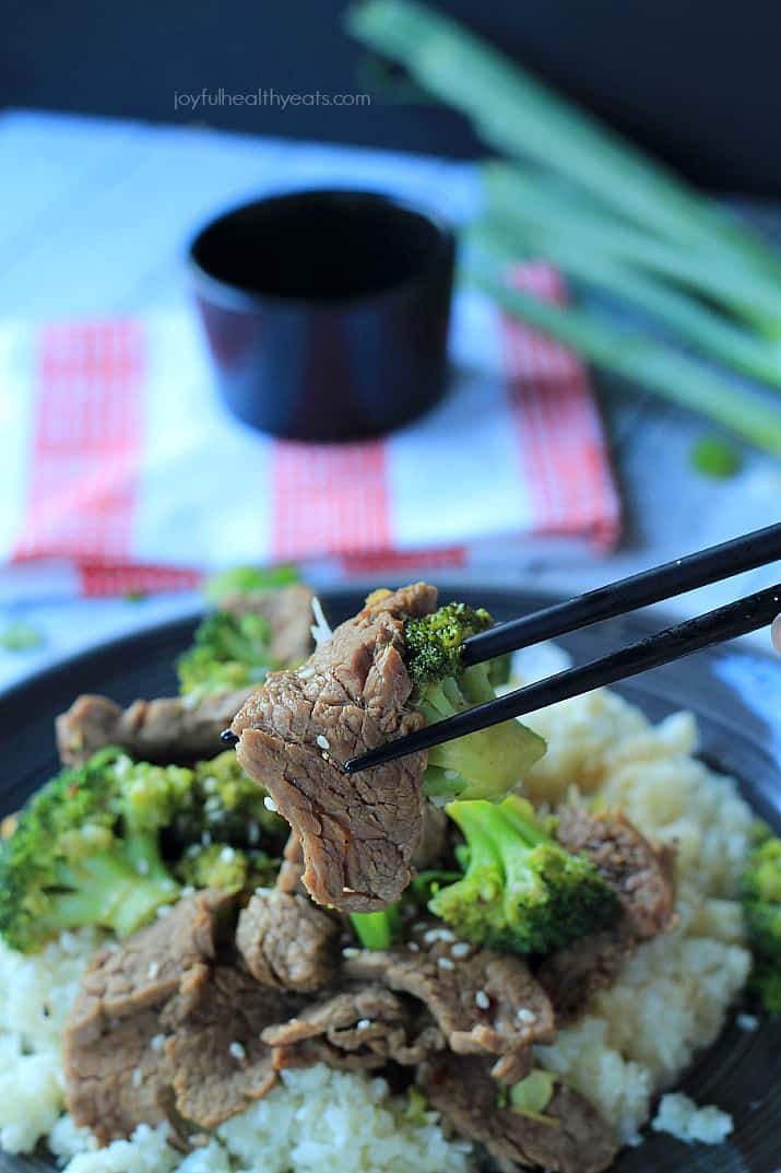 An easy to make Paleo & Gluten Free recipe packed with flavor! Beef & Broccoli Stir fry with Cauliflower Rice | m.albarakaa.com 易于制作的Paleo&Gluten Free Recipe包装味道!牛肉和西兰花炒花椰菜米|m.albarakaa.com.