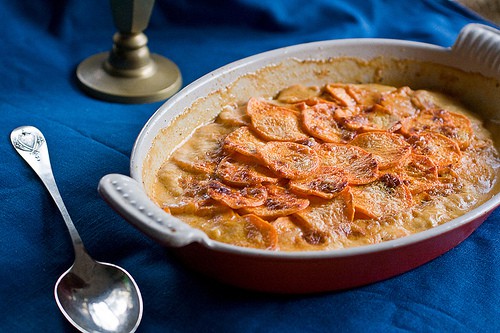 The Ultimate Thanksgiving Recipe Guide with all your favorite heavy hitters, Roasted Turkey, Lump Free Gravy, Homemade Dinner Rolls, and Pumpkin Pie. Come and get it! | m.albarakaa.com 终极感恩节食谱指南与所有你最喜欢的重量级人物,烤火鸡,无块肉汁,自制晚餐卷,和南瓜派。快来拿!| m.albarakaa.com