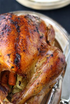 The Ultimate Thanksgiving Recipe Guide with all your favorite heavy hitters, Roasted Turkey, Lump Free Gravy, Homemade Dinner Rolls, and Pumpkin Pie. Come and get it! | m.albarakaa.com 终极感恩节食谱指南与所有你最喜欢的重量级人物,烤火鸡,无块肉汁,自制晚餐卷,和南瓜派。快来拿!| m.albarakaa.com