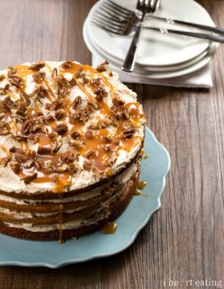 The Ultimate Thanksgiving Recipe Guide with all your favorite heavy hitters, Roasted Turkey, Lump Free Gravy, Homemade Dinner Rolls, and Pumpkin Pie. Come and get it! | m.albarakaa.com 终极感恩节食谱指南与所有你最喜欢的重量级人物,烤火鸡,无块肉汁,自制晚餐卷,和南瓜派。快来拿!| m.albarakaa.com