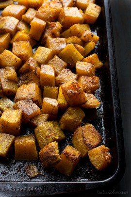 The Ultimate Thanksgiving Recipe Guide with all your favorite heavy hitters, Roasted Turkey, Lump Free Gravy, Homemade Dinner Rolls, and Pumpkin Pie. Come and get it! | m.albarakaa.com 终极感恩节食谱指南与所有你最喜欢的重量级人物,烤火鸡,无块肉汁,自制晚餐卷,和南瓜派。快来拿!| m.albarakaa.com