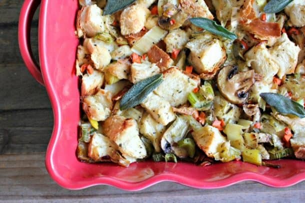 The Ultimate Thanksgiving Recipe Guide with all your favorite heavy hitters, Roasted Turkey, Lump Free Gravy, Homemade Dinner Rolls, and Pumpkin Pie. Come and get it! | m.albarakaa.com 终极感恩节食谱指南与所有你最喜欢的重量级人物,烤火鸡,无块肉汁,自制晚餐卷,和南瓜派。快来拿!| m.albarakaa.com
