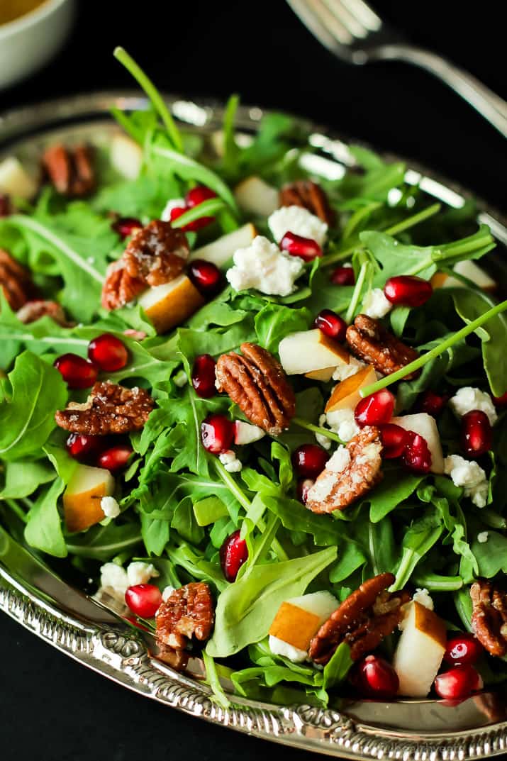 Pomegranate Goat Cheese Candied Pecan Arugula Salad. The perfect salad to change up your holiday menu, easy to make and absolutely delicious! | m.albarakaa.com 石榴山羊芝士蜜饯山核桃芝麻菜沙拉。完美的沙拉改变您的假日菜单,容易制作和绝对美味!| m.albarakaa.com