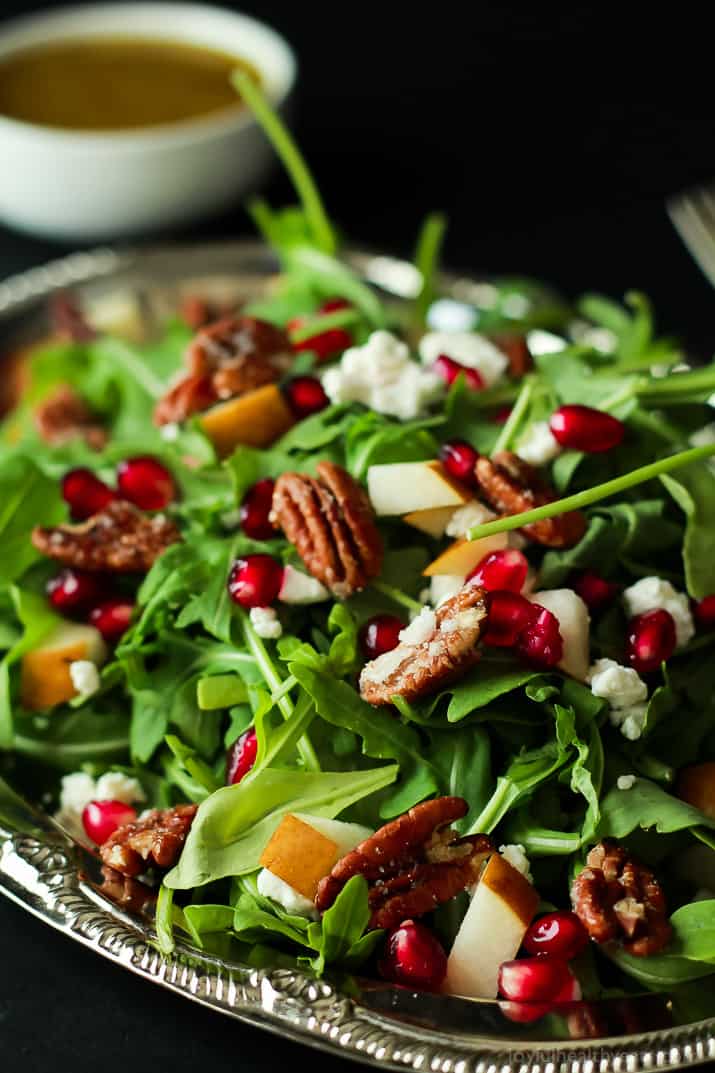 Pomegranate Goat Cheese Candied Pecan Arugula Salad. The perfect salad to change up your holiday menu, easy to make and absolutely delicious! | m.albarakaa.com 石榴山羊芝士蜜饯山核桃芝麻菜沙拉。完美的沙拉改变您的假日菜单,容易制作和绝对美味!| m.albarakaa.com
