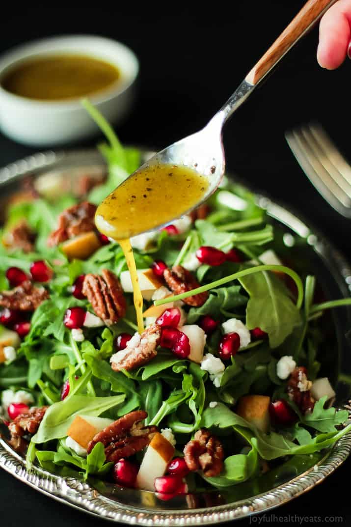 Pomegranate Goat Cheese Candied Pecan Arugula Salad. The perfect salad to change up your holiday menu, easy to make and absolutely delicious! | m.albarakaa.com 石榴山羊芝士蜜饯山核桃芝麻菜沙拉。完美的沙拉改变您的假日菜单,容易制作和绝对美味!| m.albarakaa.com