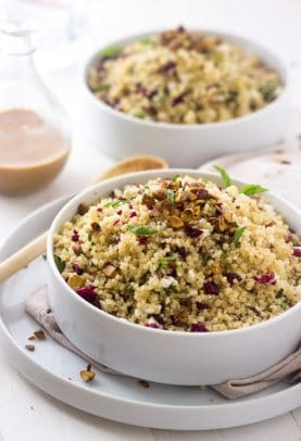 The Ultimate Thanksgiving Recipe Guide with all your favorite heavy hitters, Roasted Turkey, Lump Free Gravy, Homemade Dinner Rolls, and Pumpkin Pie. Come and get it! | m.albarakaa.com 终极感恩节食谱指南与所有你最喜欢的重量级人物,烤火鸡,无块肉汁,自制晚餐卷,和南瓜派。快来拿!| m.albarakaa.com
