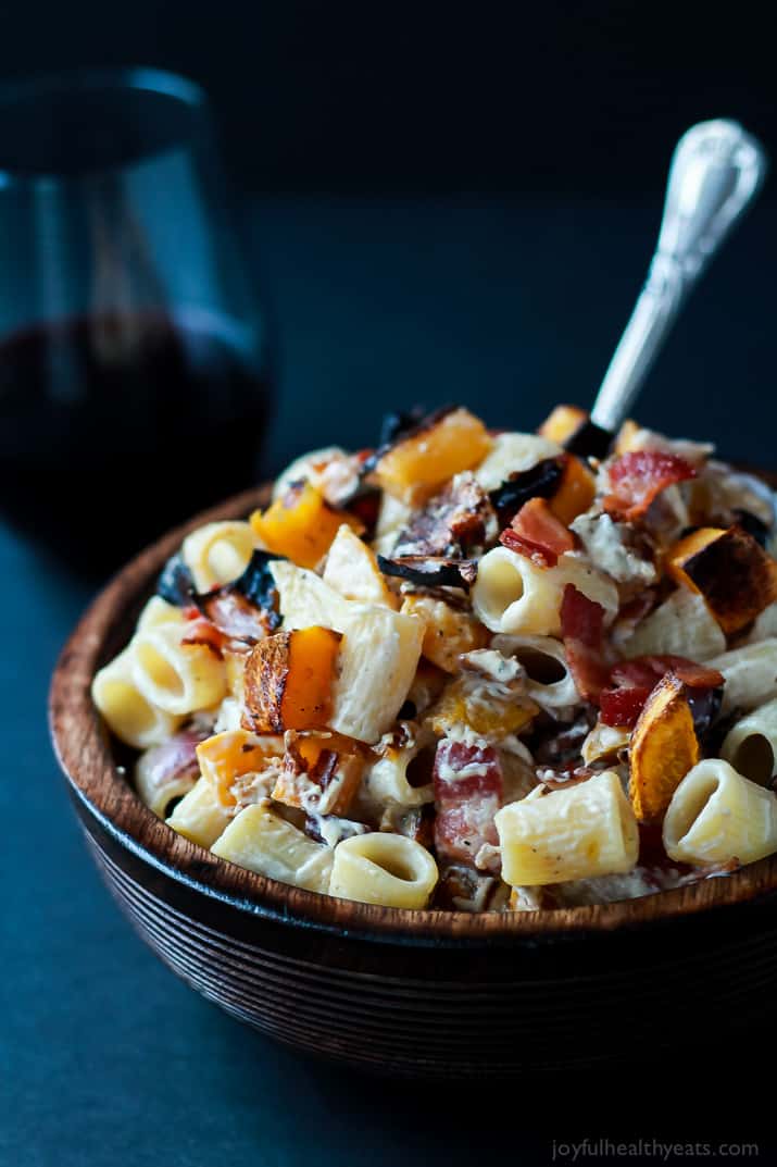 Tried this Roasted Butternut Squash & Goat Cheese Pasta and totally fell in love with all the flavors! Pin it, make it, now! | m.albarakaa.com 尝试过这个烤的胡桃南瓜和山羊奶酪意大利面,完全爱上了所有的口味!别上,快点!| m.albarakaa.com
