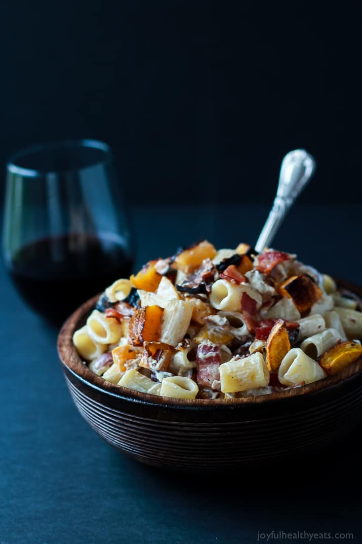 Tried this Roasted Butternut Squash & Goat Cheese Pasta and totally fell in love with all the flavors! Pin it, make it, now! | m.albarakaa.com 尝试过这个烤的胡桃南瓜和山羊奶酪意大利面,完全爱上了所有的口味!别上,快点!| m.albarakaa.com