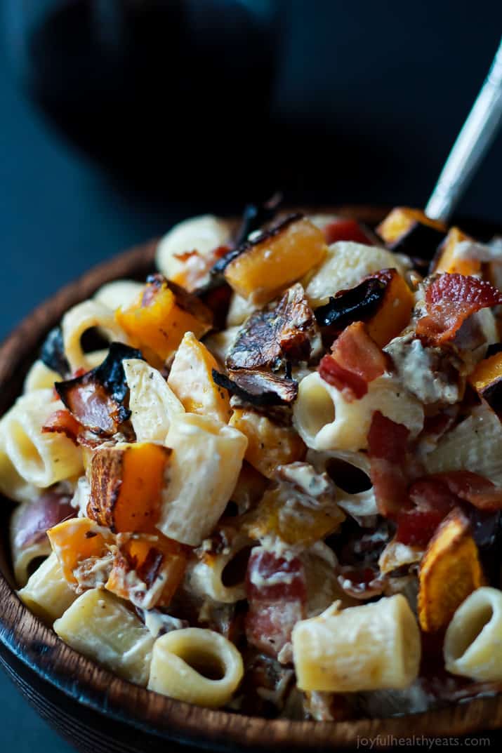 Tried this Roasted Butternut Squash & Goat Cheese Pasta and totally fell in love with all the flavors! Pin it, make it, now! | m.albarakaa.com 尝试过这个烤的胡桃南瓜和山羊奶酪意大利面,完全爱上了所有的口味!别上,快点!| m.albarakaa.com